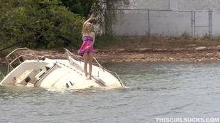 Elle suce une belle queue sur un bateau Jeune 18-21ans, Fellation, POV 1er Personne, Teen Porn, Porno Stars, Dogging