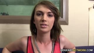 Alana Rains aime bien masturber ce mec ! Alana Rains aime bien masturber ce mec !