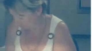 Une femme très en forme qui s'éclate