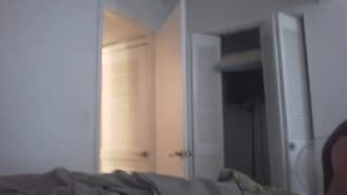 Il se filme pénétrant sa copine