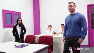Ainara Reina avec une amie pour une scène XXX Ainara Reina avec une amie pour une scène XXX