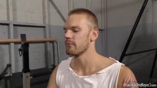 Scène interraciale profonde pour Aaron Jacobs !