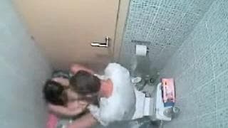 Cette nana est délicieuse et offre une pipe Cette nana est délicieuse et offre une pipe