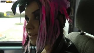 Wendy Moon se fait enculée dans un van Wendy Moon se fait enculée dans un van