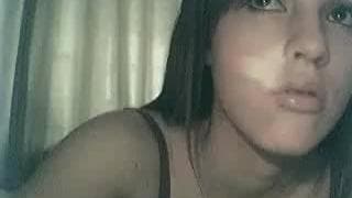 Brunette bandante qui se gode l'anus Brunette bandante qui se gode l'anus