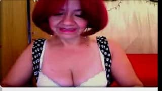 Quand une rousse mature se touche