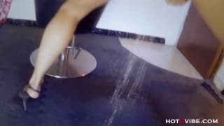 Lara Tinelli aime bien se faire jouir !