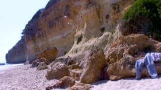 Lara Tinelli baisée sur une plage ensoliellée Lara Tinelli baisée sur une plage ensoliellée