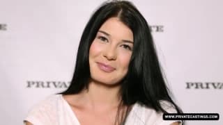 Lucy Li une brunette sexy en vidéo ! Lucy Li une brunette sexy en vidéo !