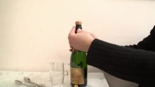 Une mature baisée par deux mecs Une mature baisée par deux mecs