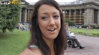 Des coups de reins en extérieur avec Olympia Des coups de reins en extérieur avec Olympia