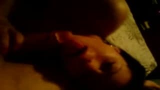 Une bonne pipe d'une jolie brunette