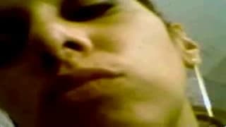 Caresses sympas d'une beurette !