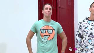 Partouze entre espagnols et gloryholes