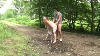 Kim Liberty se fait prendre en forêt ! Kim Liberty se fait prendre en forêt !