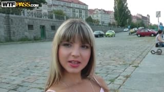 Baiser dehors pour Gina Gerson c'est pas mal Baiser dehors pour Gina Gerson c'est pas mal
