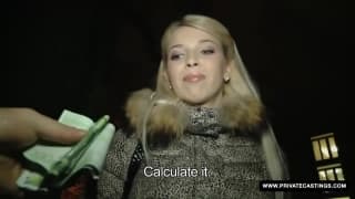 Elle baise pour quelques billets Elle baise pour quelques billets