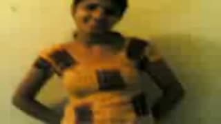 Cette brunette, une beurette qui aime la bite Cette brunette, une beurette qui aime la bite