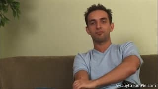 Elle se fait remplir la chatte en gang bang Elle se fait remplir la chatte en gang bang