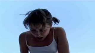 Elle profite du beau temps pour se masturber Elle profite du beau temps pour se masturber