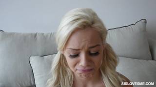 Elsa Jean une jeune blonde toute timide ! Elsa Jean une jeune blonde toute timide !