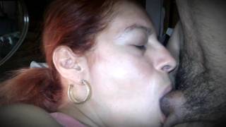 Mûre et latine, elle suce vachement bien ! Mûre et latine, elle suce vachement bien !