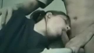 Elle semble avoir un appétit énorme ! Elle semble avoir un appétit énorme !