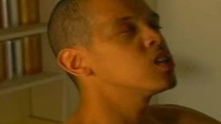 Des hommes blacks s'envoient en l'air