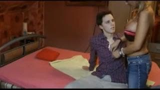 Il va perdre sa virignité avec une prostituée Il va perdre sa virignité avec une prostituée