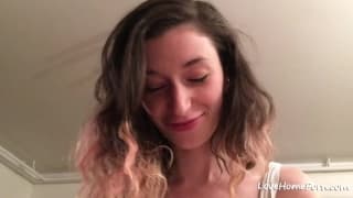 Cette femme cochonne a une petite vulve poilue Cette femme cochonne a une petite vulve poilue