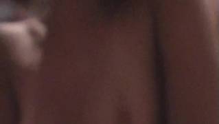 Tanya et Andrew s'amusent et se filment durant le sexe Tanya et Andrew s'amusent et se filment durant le sexe