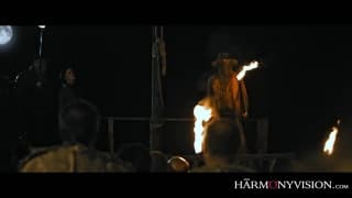 Les cow-girls profitent d'un plan à trois avec cet homme Les cow-girls profitent d'un plan à trois avec cet homme