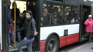 Il écume Prague pour trouver une étudiante Il écume Prague pour trouver une étudiante