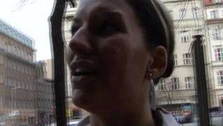 Petite timide qui aime l odeur de l argent