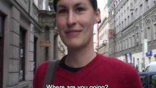 Il trouve une meuf dans la rue pour la baiser Il trouve une meuf dans la rue pour la baiser