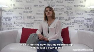 Elle aime bien le pénis de son casteur Elle aime bien le pénis de son casteur