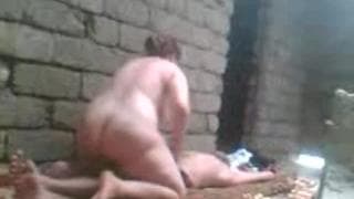 Une femme ronde qui veut prendre son pied