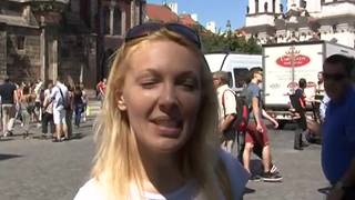 Cette milf blonde adore le sexe en pleins aire Cette milf blonde adore le sexe en pleins aire