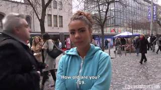 Une tcheque qui baise en plein rue ! Full HD ! Fellation, POV 1er Personne, Brune, Petits Seins, Uro Pisse, Grosse Bite, Dogging