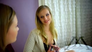 Ménage à 3 pour ces belle fille qui en veulent Chatte Doigtée, Cunnilingus Lesbienne, Ciseaux, Blowjob, Missionnaire, Levrette