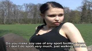 Deux Tchèques pour baises extérieures vs argent Deux Tchèques pour baises extérieures vs argent