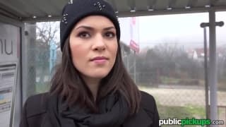 Cette jeune se fait payer pour baiser Cette jeune se fait payer pour baiser