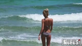 Une bonne pipe en rentrant de la plage Une bonne pipe en rentrant de la plage