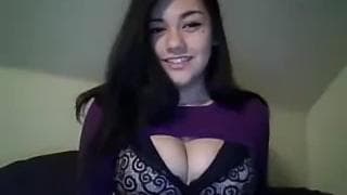 Dildo qu'elle utilise pour prendre son pied Dildo qu'elle utilise pour prendre son pied