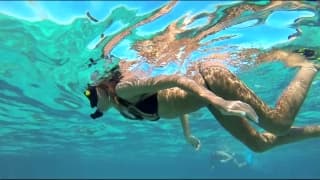 Katya Clover se baigne topless à la mer !!! Katya Clover se baigne topless à la mer !!!