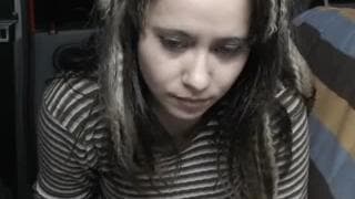 Elle s'enfonce un gode pour commencer Elle s'enfonce un gode pour commencer