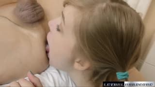 Une jeunette lèche le cul de son coach sportif Missionnaire, Blowjob, Levrette, Cowgirl Inversée, Cowgirl, Cumshot