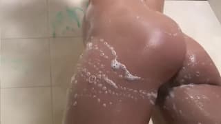 Une sublime teen se masturbe sous la douche Jeune 18-21ans, Gros Seins, Masturbation, Brune, Gros Seins Naturels, Teen Porn, Solo