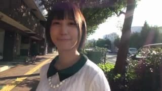 Elle frotte son petit minou sur une bite Elle frotte son petit minou sur une bite