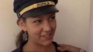 Axelle la factrice stagiaire sodomisée Axelle la factrice stagiaire sodomisée